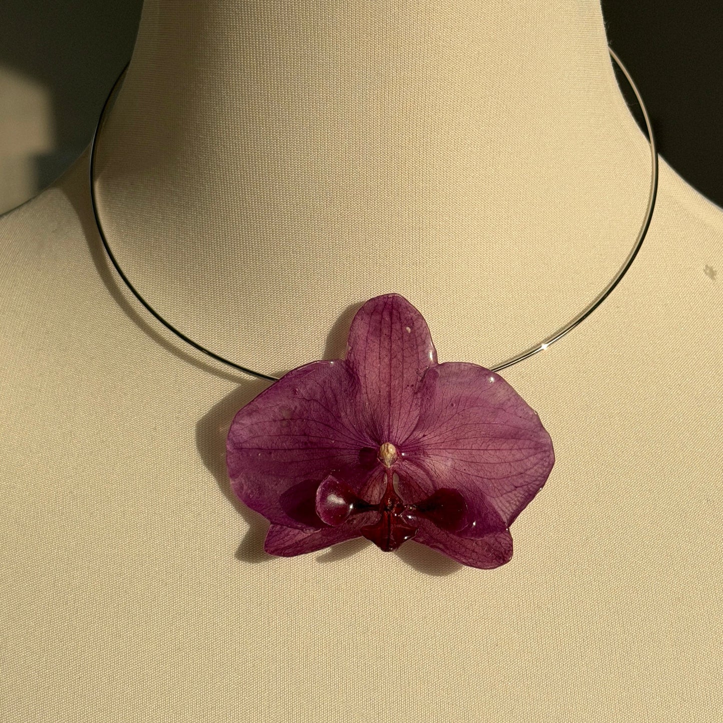 Einzelstück Große Orchidee Halskette Violett B