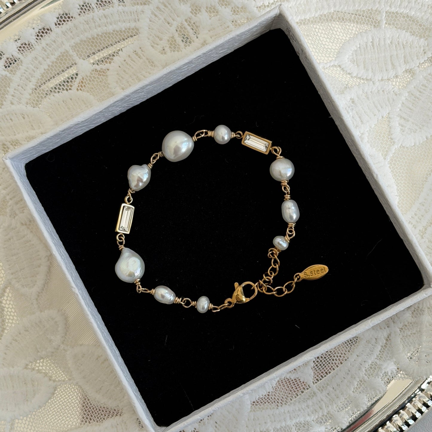 Divine Armband