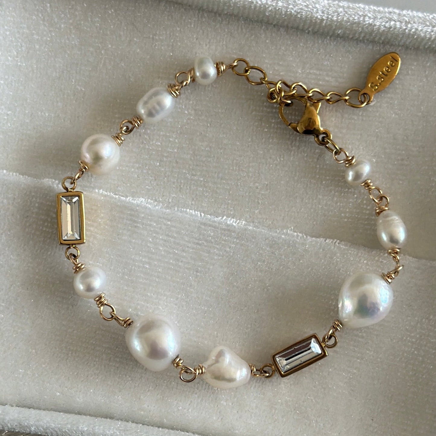 Divine Armband